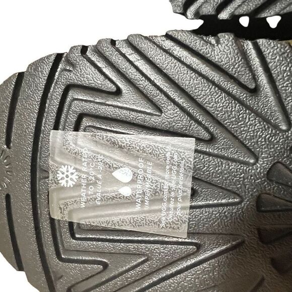 NWOT UGG Women's Beige Natural Black Classic Clear Faux Fur Lined Mini Boots Siz - Picture 4 of 5